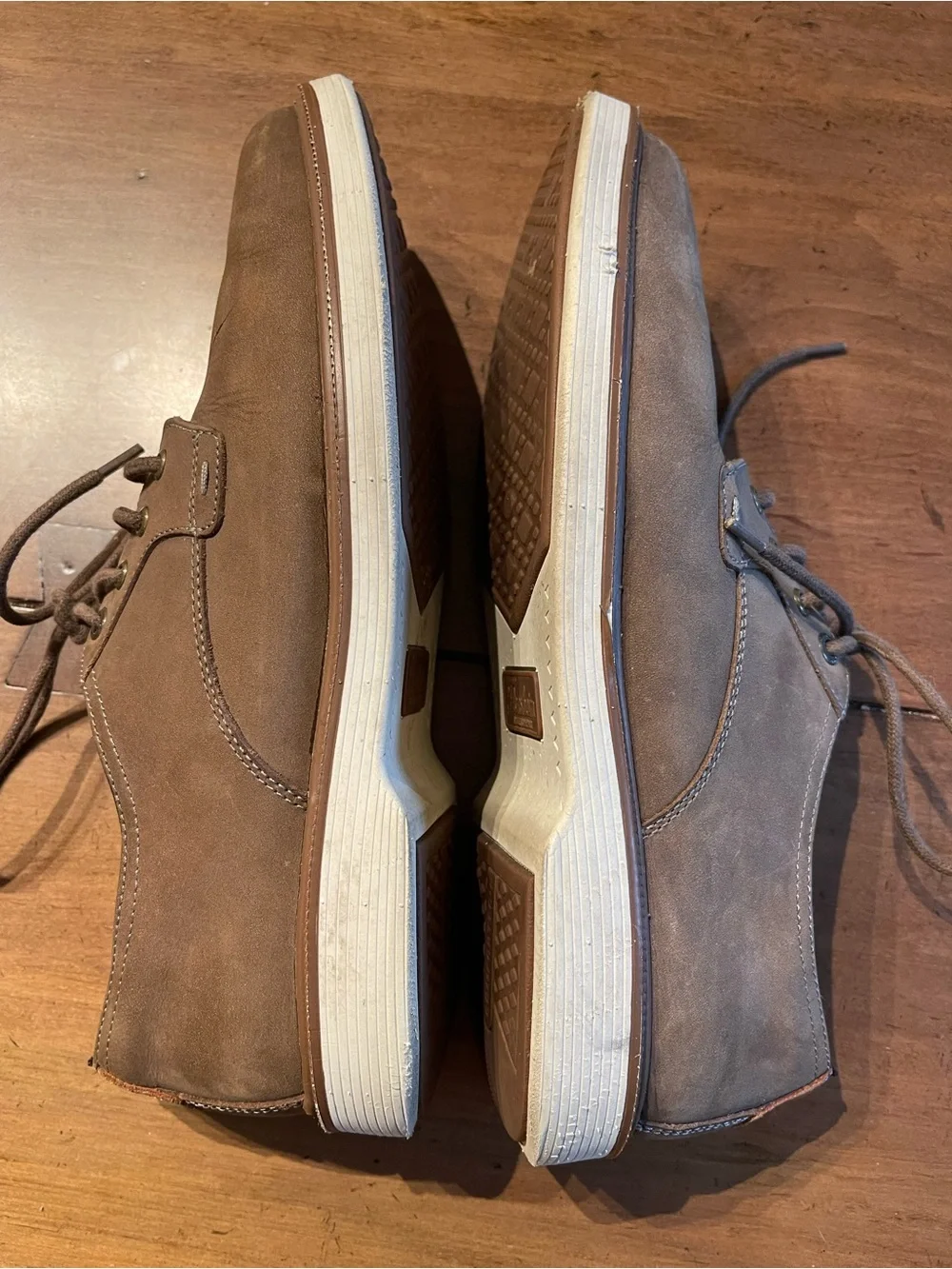 Florsheim Men's Brown Suede Chukka Boots with White Sole